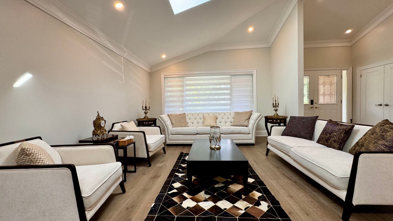 Photo of Livingroom in Clarkson-Lorne Park