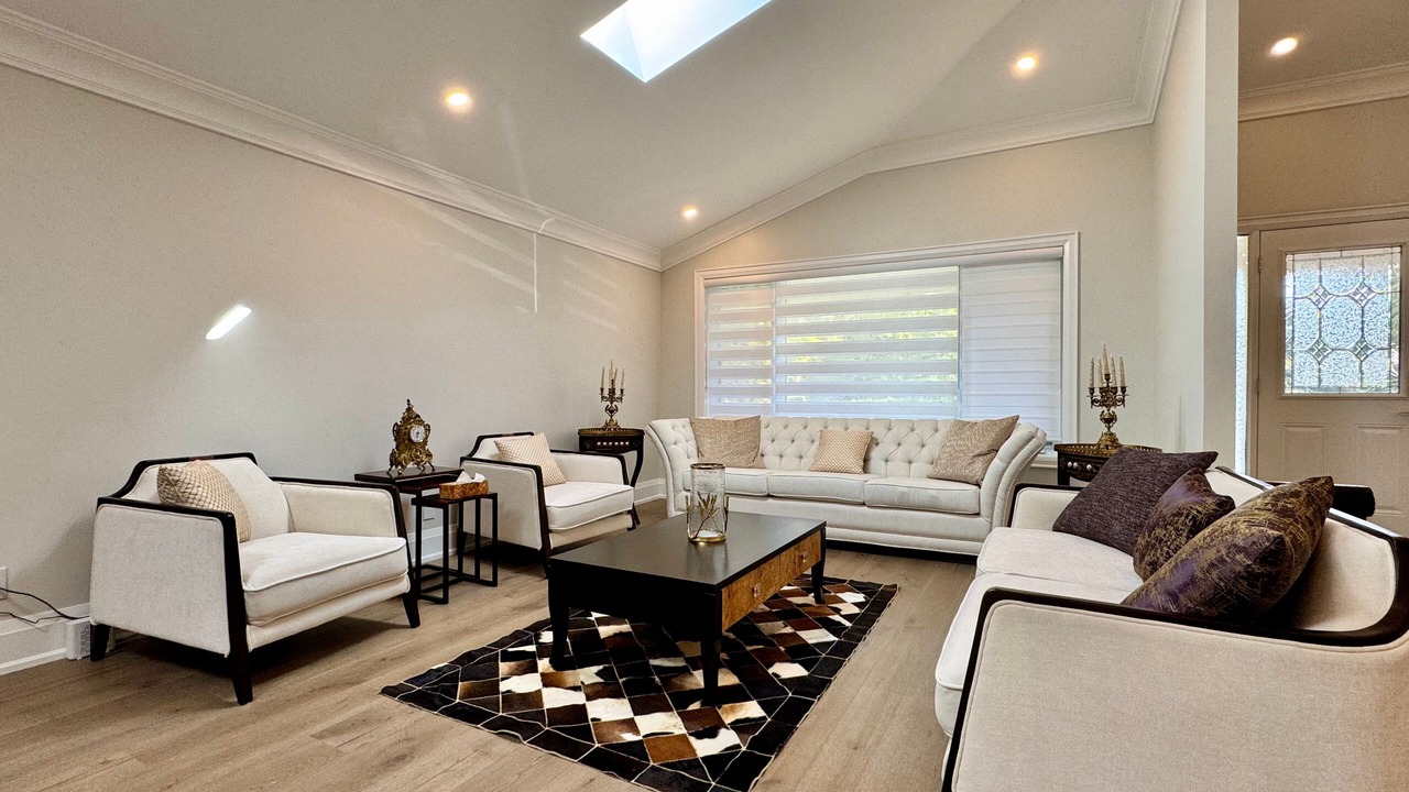Photo of Livingroom in Clarkson-Lorne Park