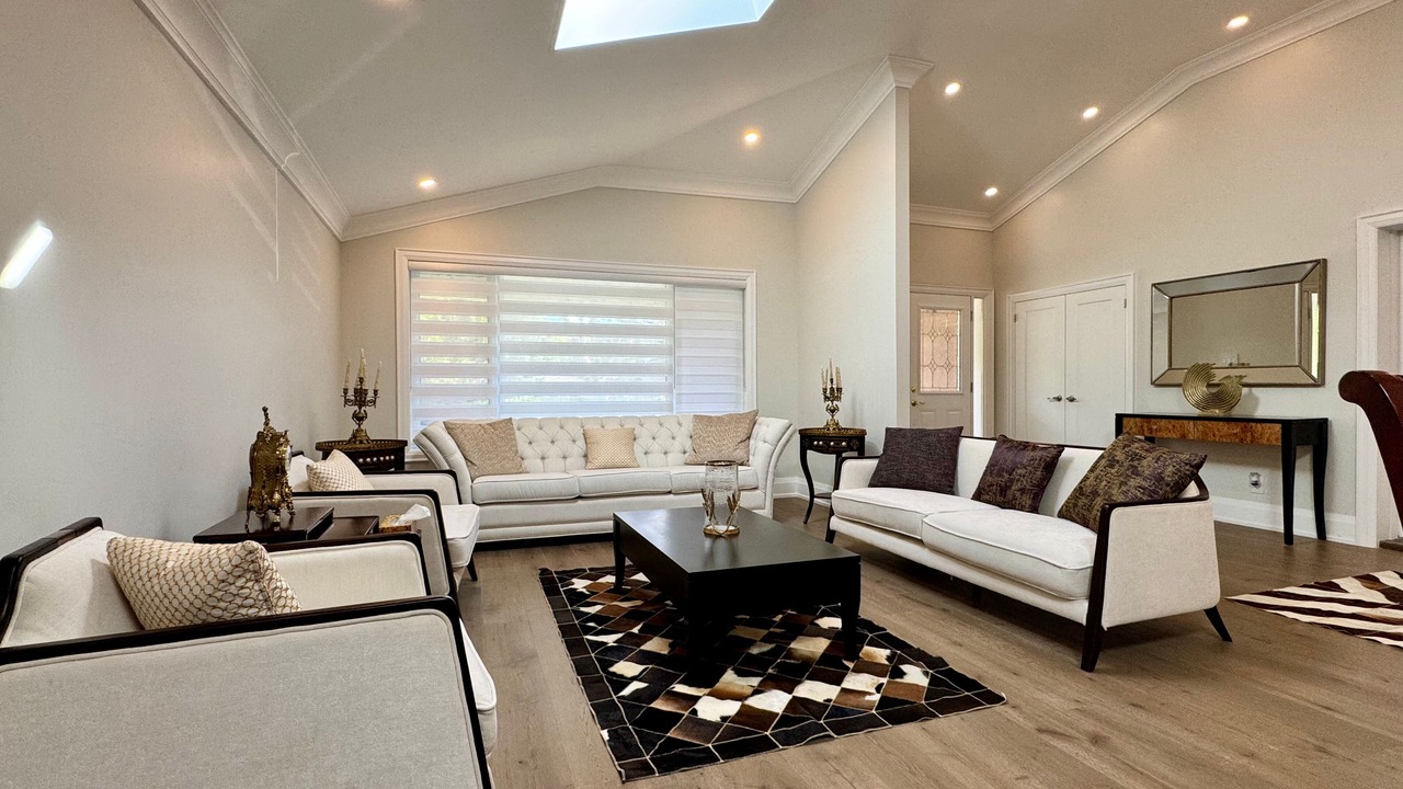 Photo of Livingroom in Clarkson-Lorne Park