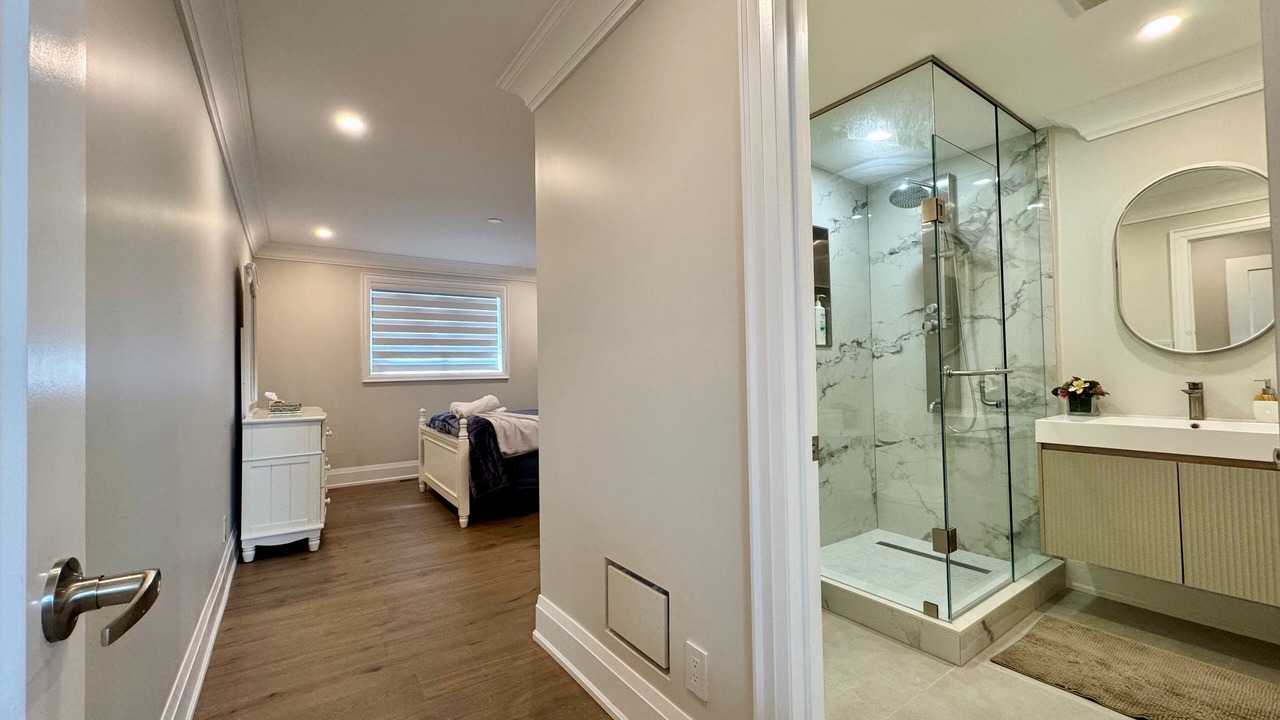 Photo of Bathroom in Clarkson-Lorne Park