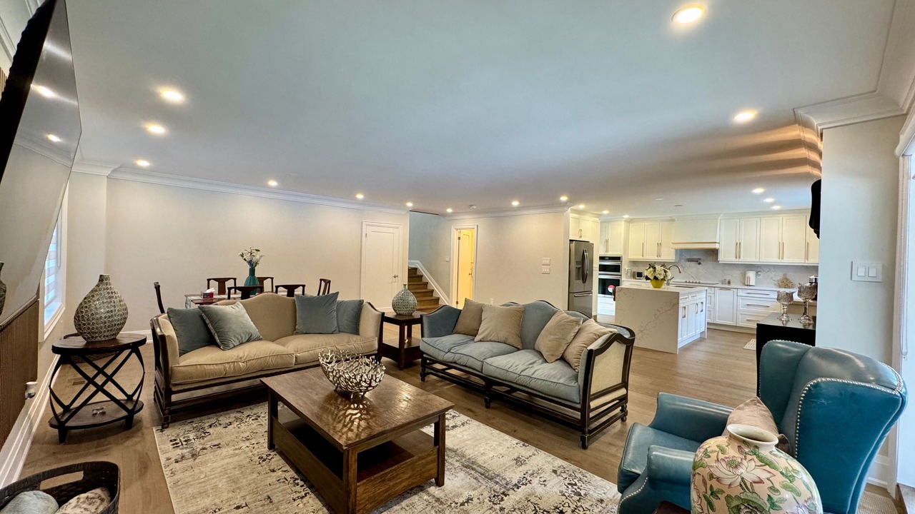Photo of Livingroom in Clarkson-Lorne Park