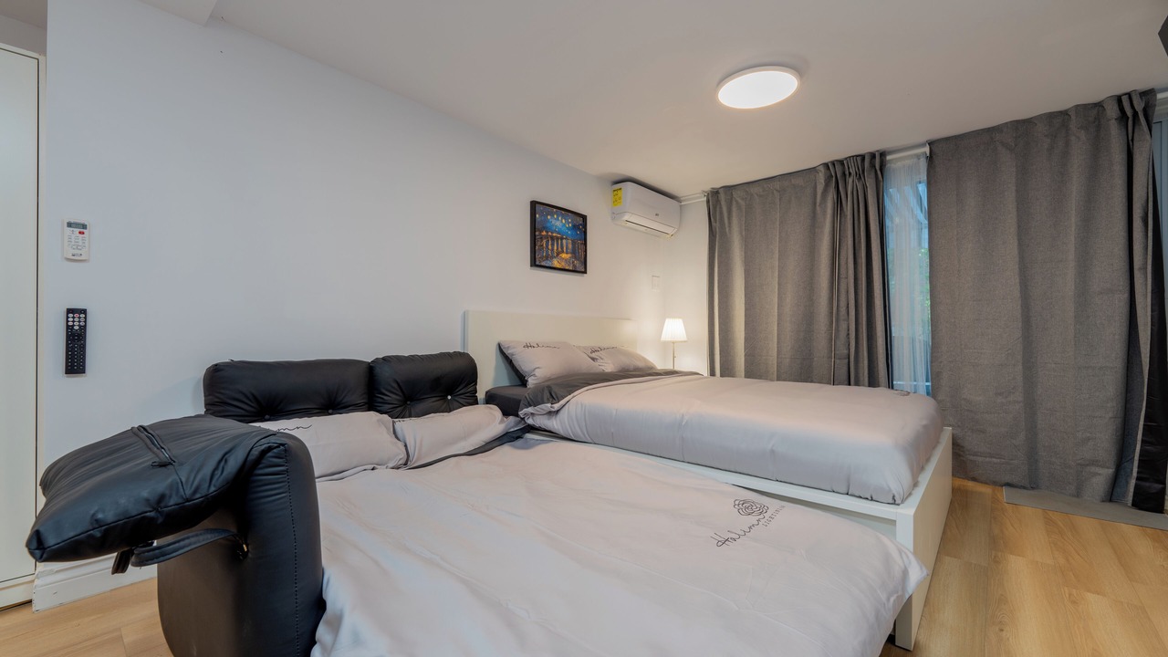 Photo of Bedroom in Cote-Des-Neiges—Notre-Dame-De-Grace
