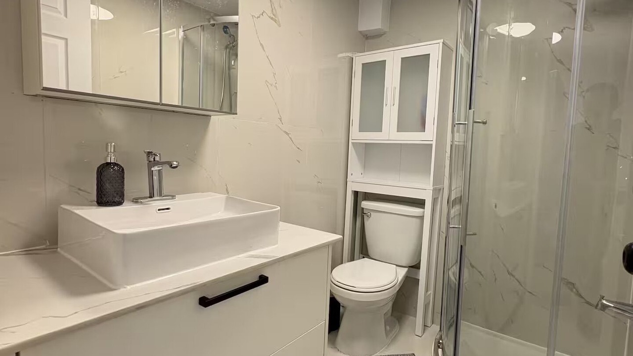 Photo of Bathroom in Cote-Des-Neiges—Notre-Dame-De-Grace