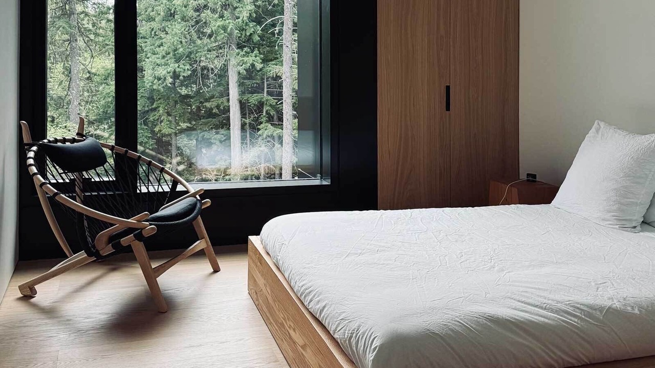 Photo of Bedroom in Sea to Sky Highway