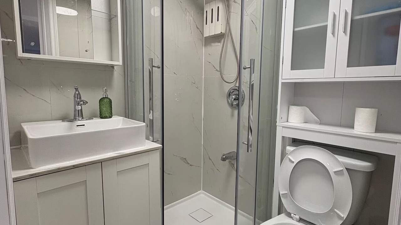 Photo of Bathroom in Cote-Des-Neiges—Notre-Dame-De-Grace