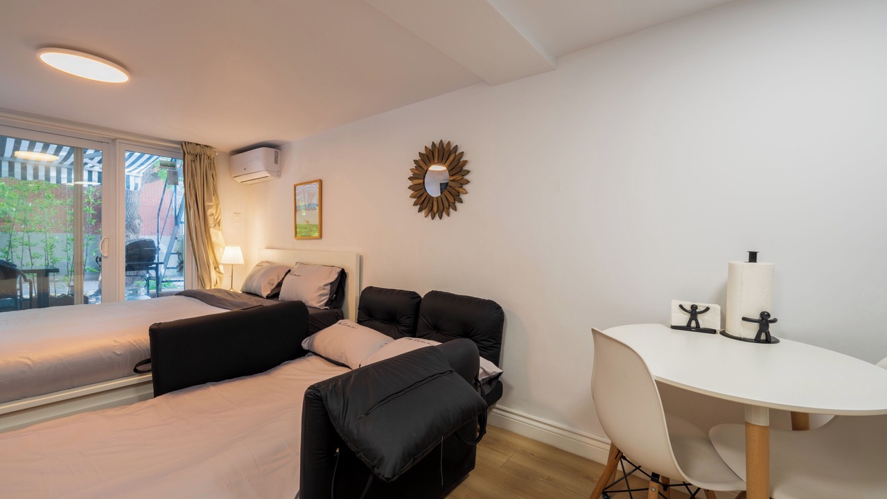 Photo of Bedroom in Cote-Des-Neiges—Notre-Dame-De-Grace