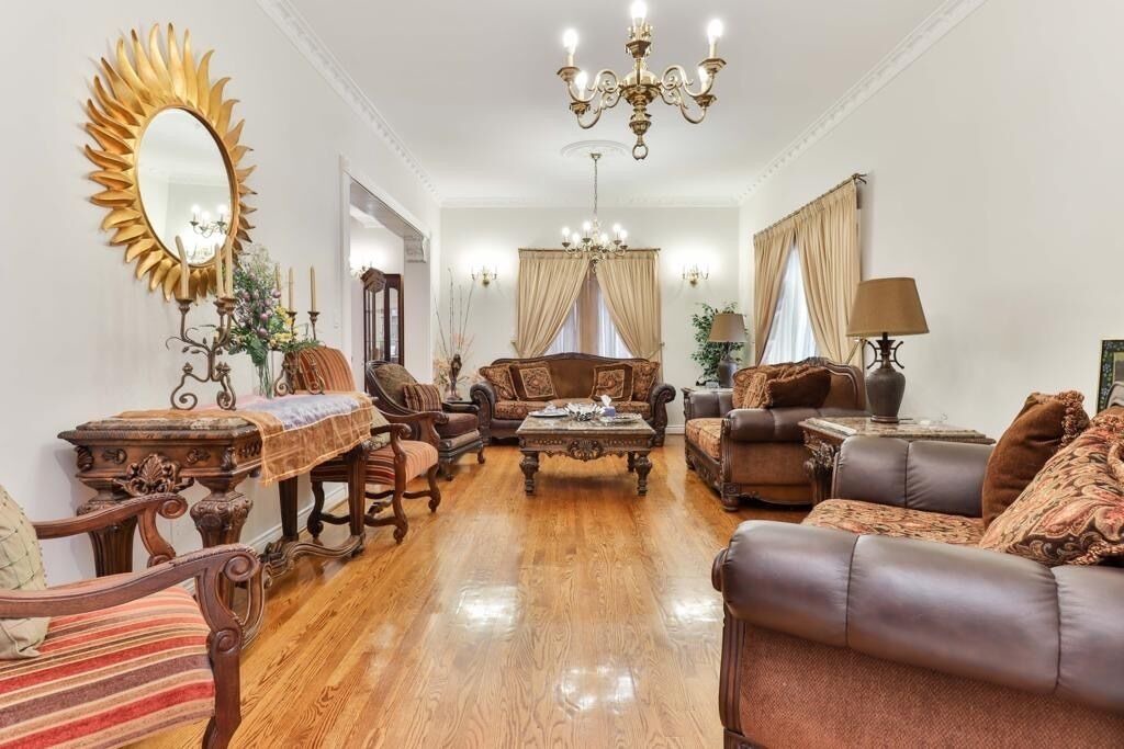 Photo of Livingroom in Newtonbrook