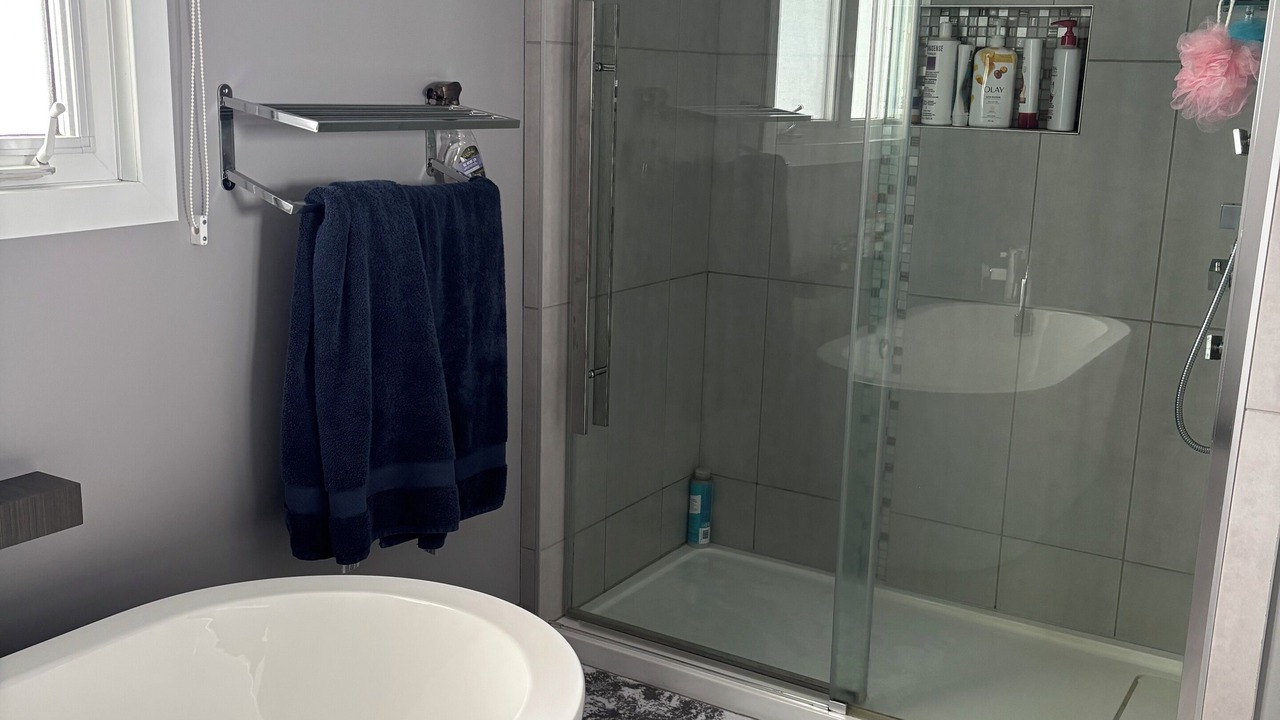 Photo of Bathroom in Jonquiere