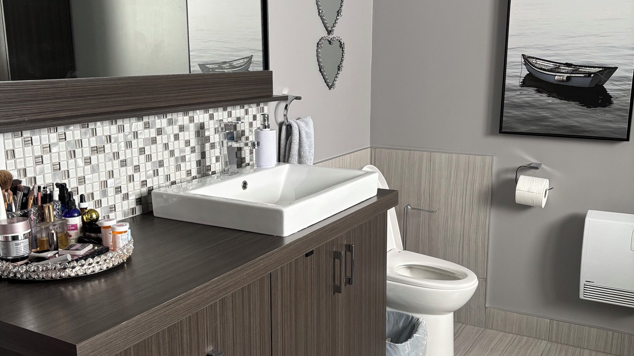 Photo of Bathroom in Jonquiere