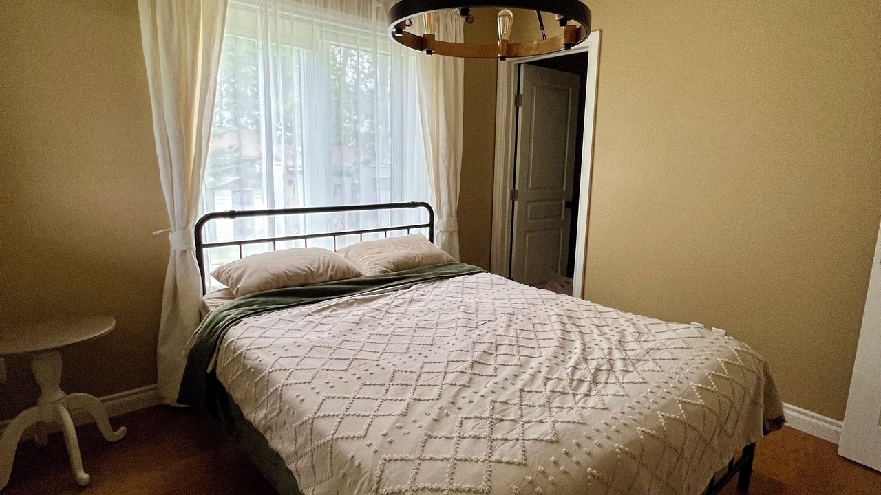 Photo of Bedroom in Division No. 8