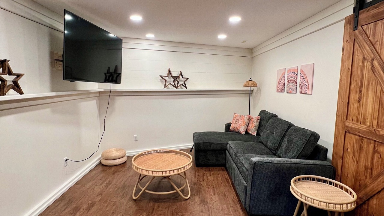 Photo of Livingroom in Division No. 8