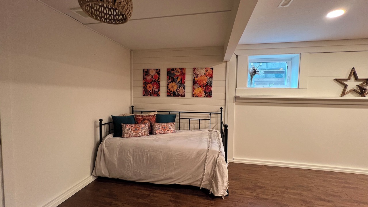 Photo of Bedroom in Division No. 8