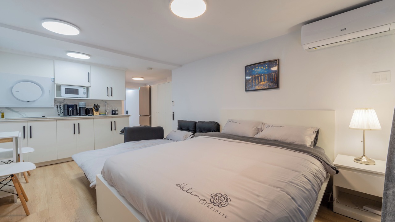 Photo of Bedroom in Cote-Des-Neiges—Notre-Dame-De-Grace