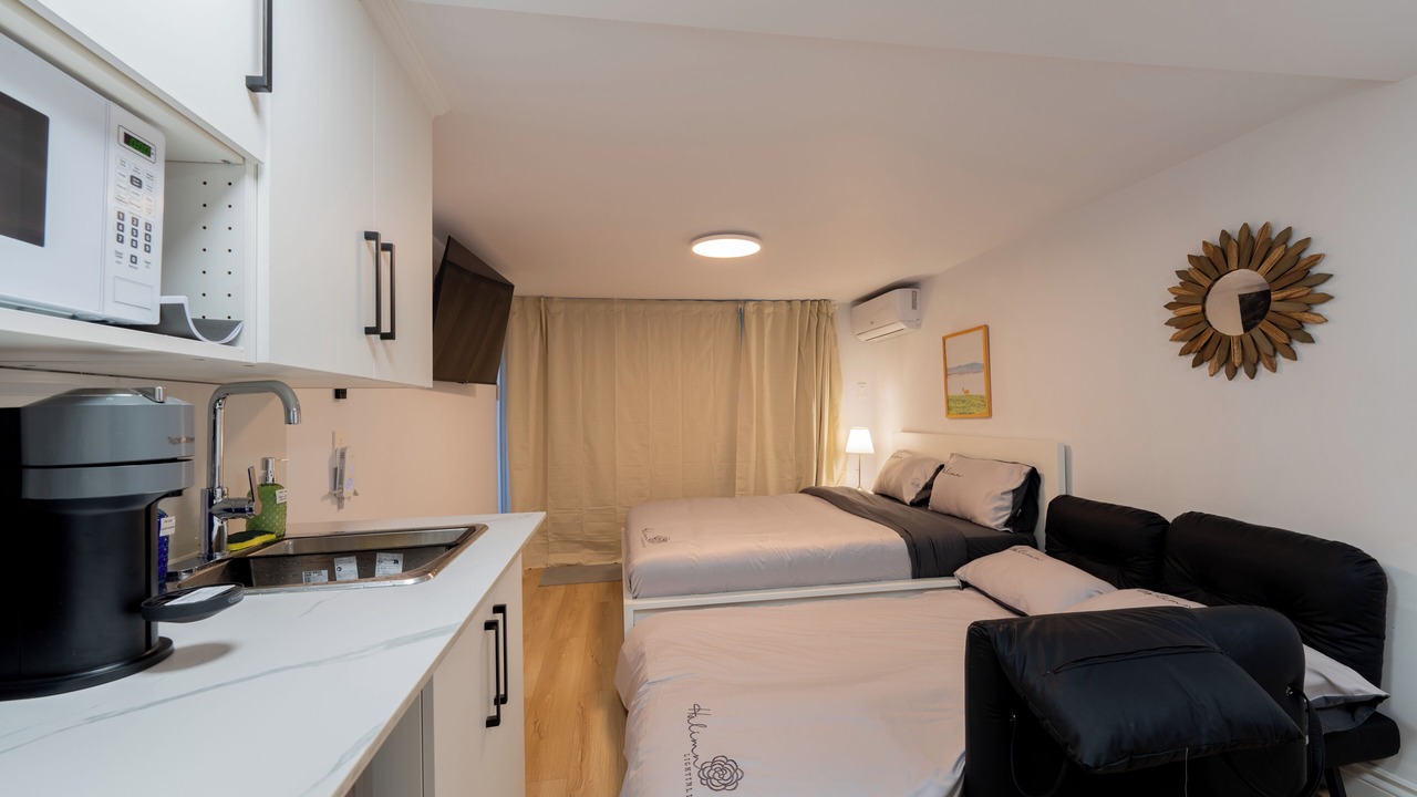 Photo of Bedroom in Cote-Des-Neiges—Notre-Dame-De-Grace