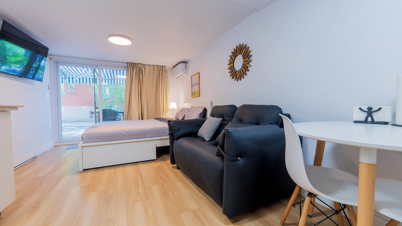 Photo of Bedroom in Cote-Des-Neiges—Notre-Dame-De-Grace