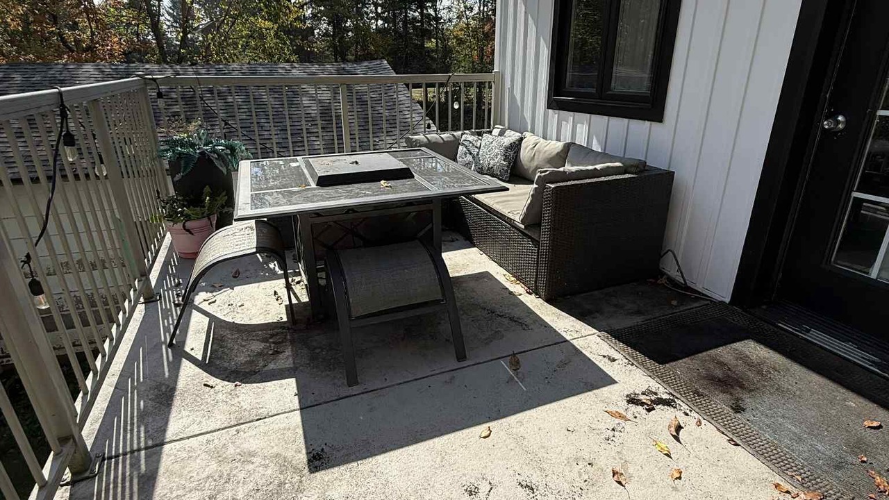 Photo of Patio Balcony in Val-des-Monts