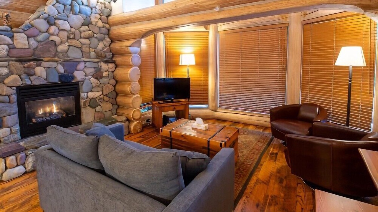 Photo of Livingroom in East Kootenay