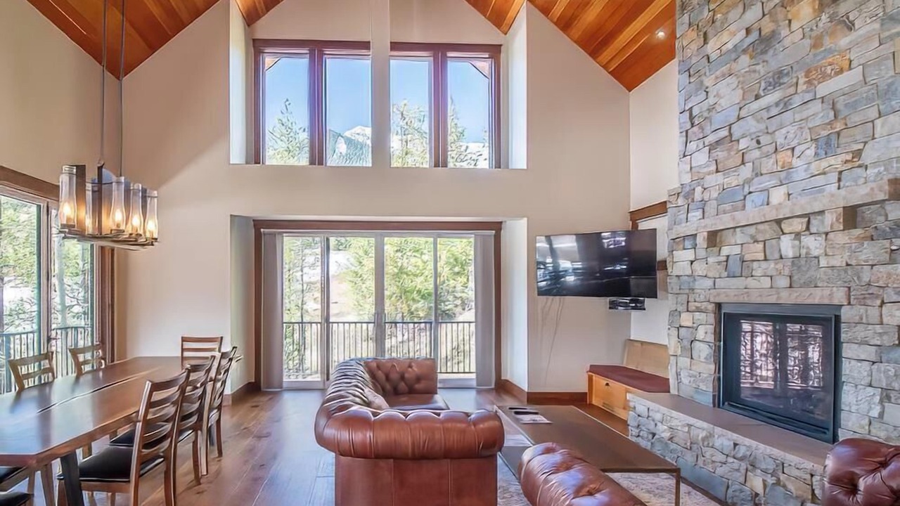 Photo of Livingroom in East Kootenay