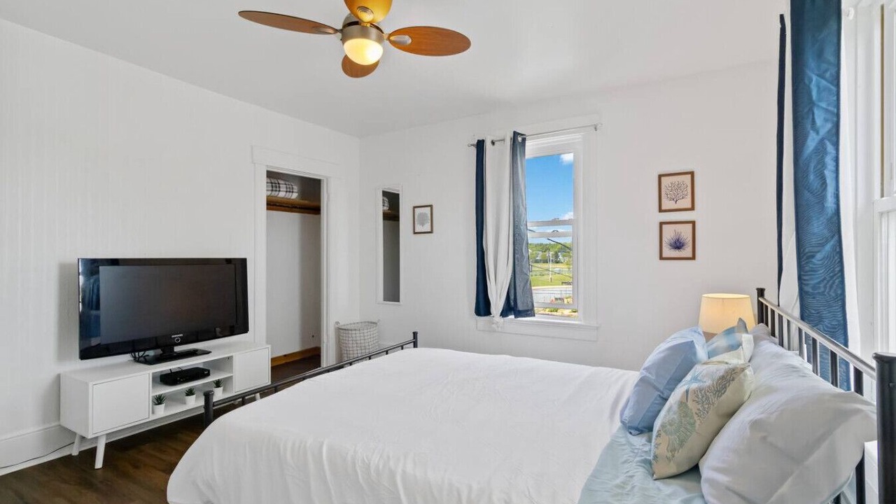 Photo of Bedroom in Lunenburg