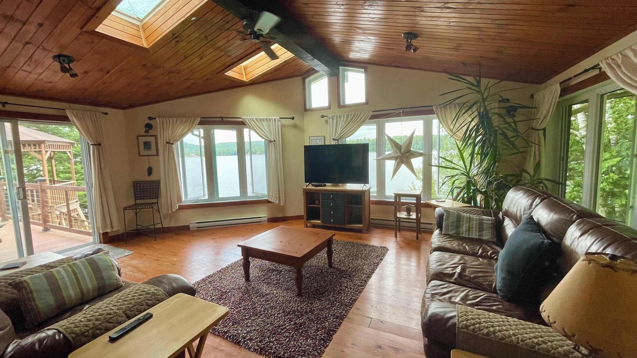 Photo of Livingroom in Amherst