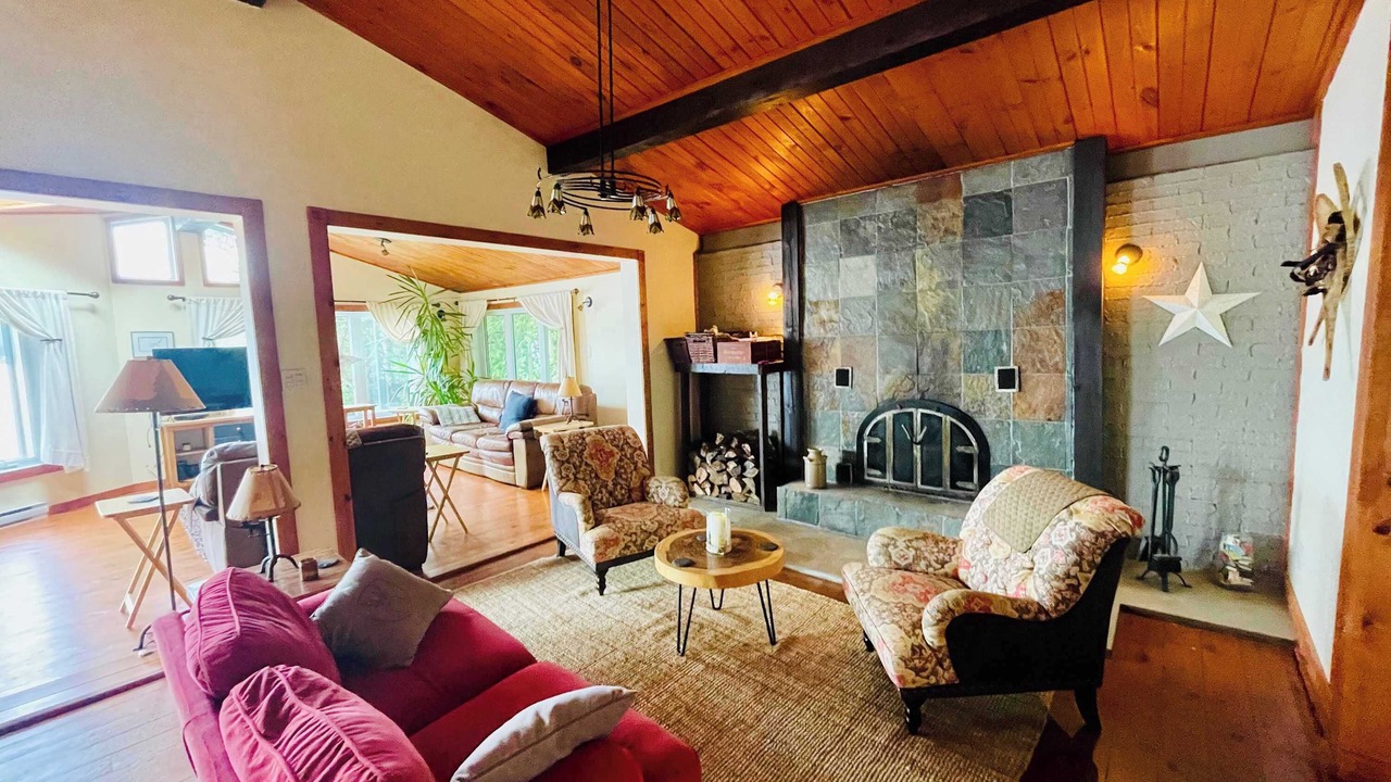 Photo of Livingroom in Amherst
