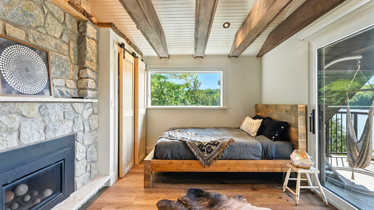 Photo of Bedroom in Baysville