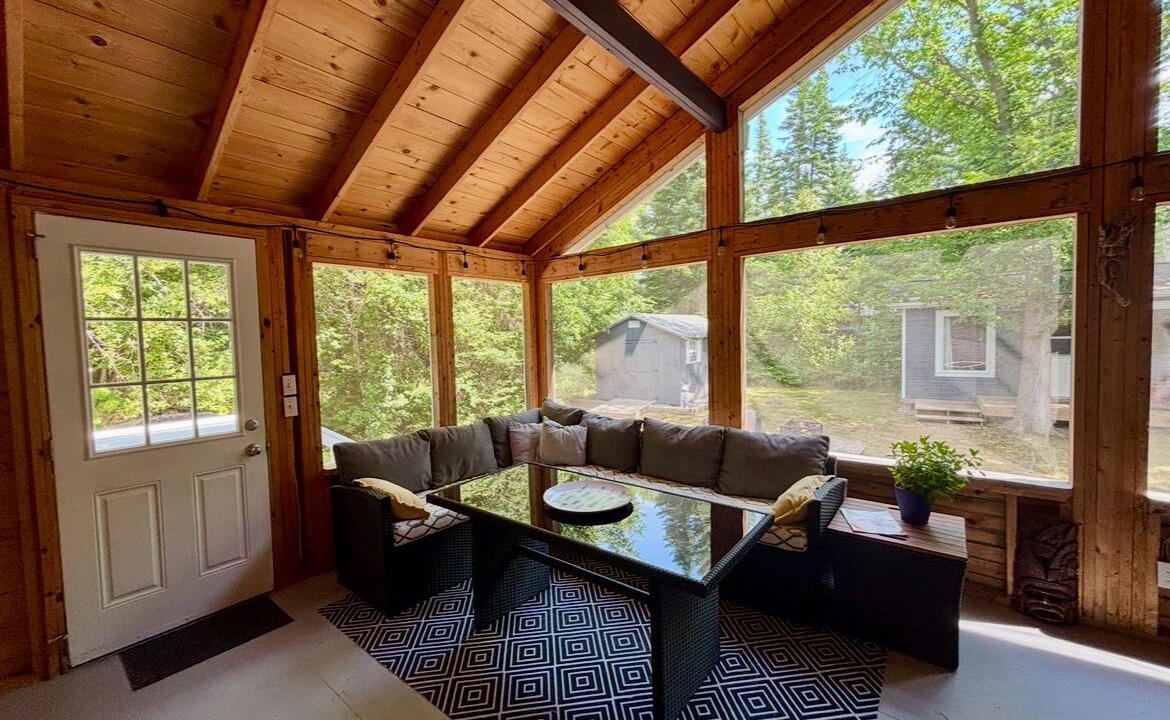Photo of Livingroom in Victoria Beach