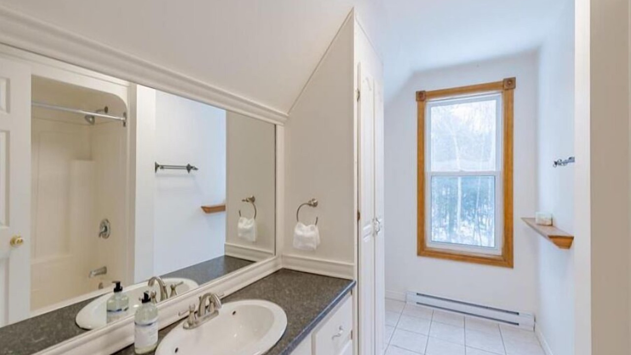 Photo of Bathroom in Saint-Denis-de-Brompton