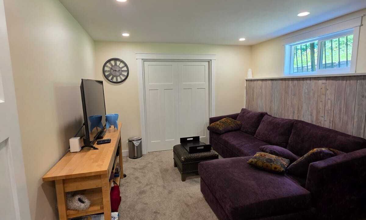 Photo of Livingroom in Sproat Lake