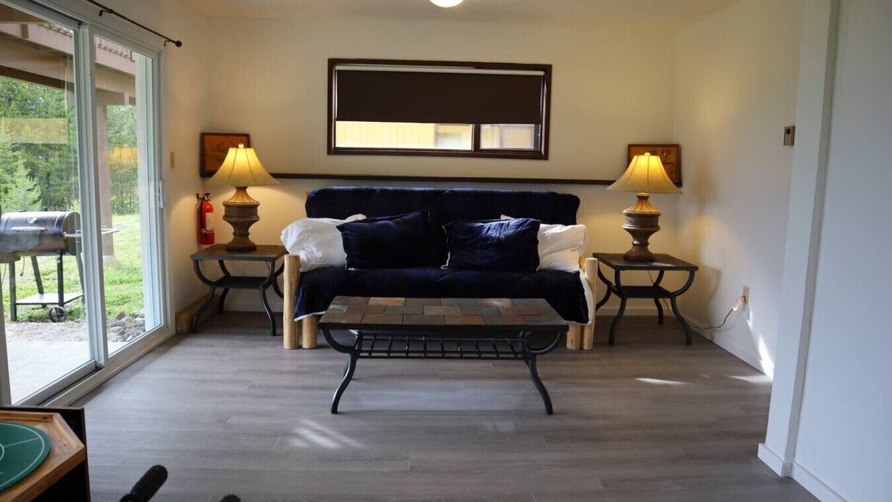 Photo of Livingroom in 70 Mile House