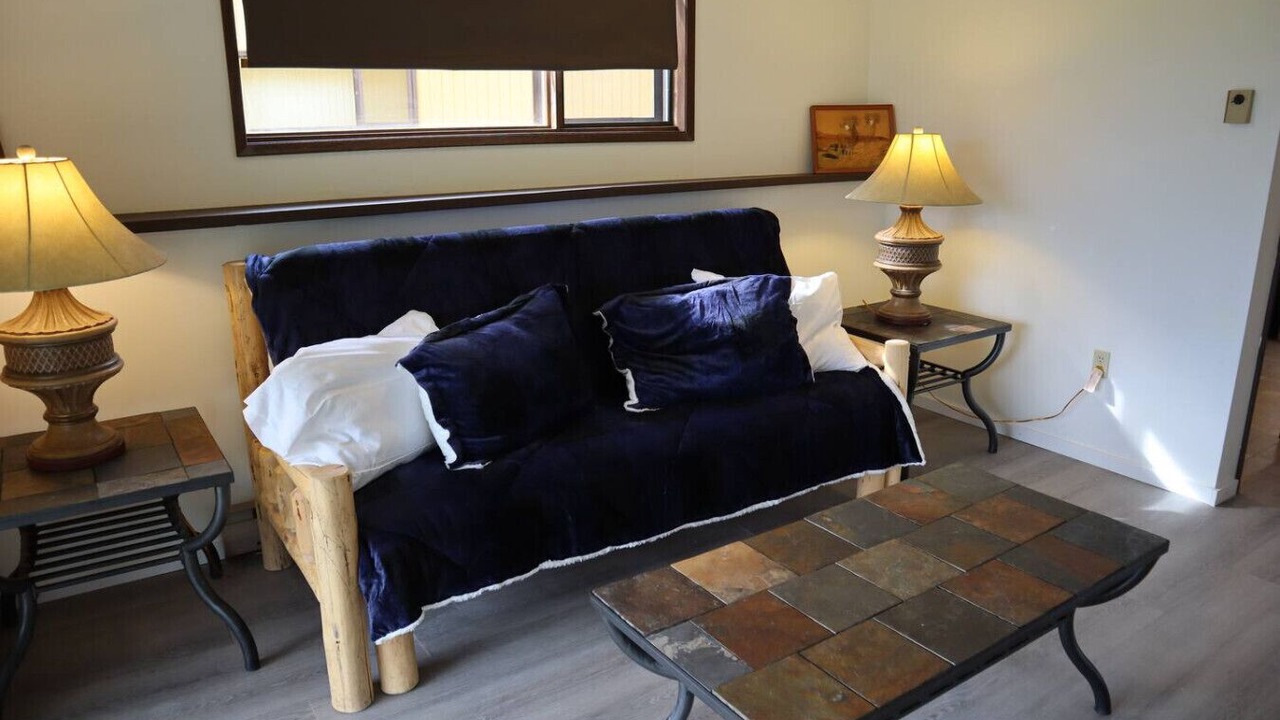 Photo of Livingroom in 70 Mile House