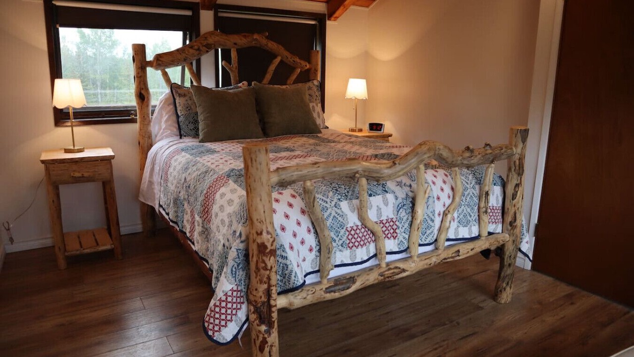 Photo of Bedroom in 70 Mile House