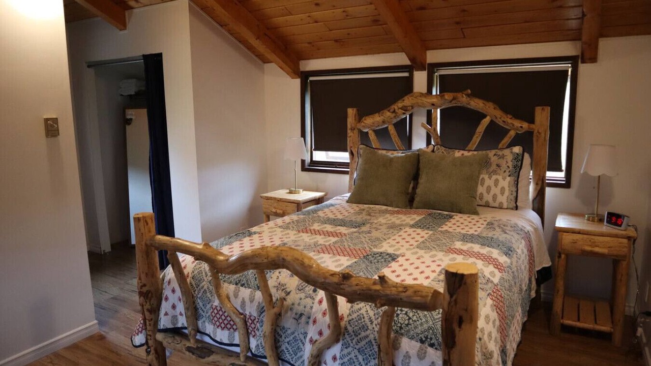 Photo of Bedroom in 70 Mile House