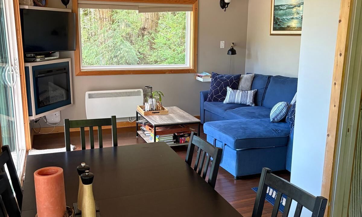 Photo of Livingroom in Madeira Park