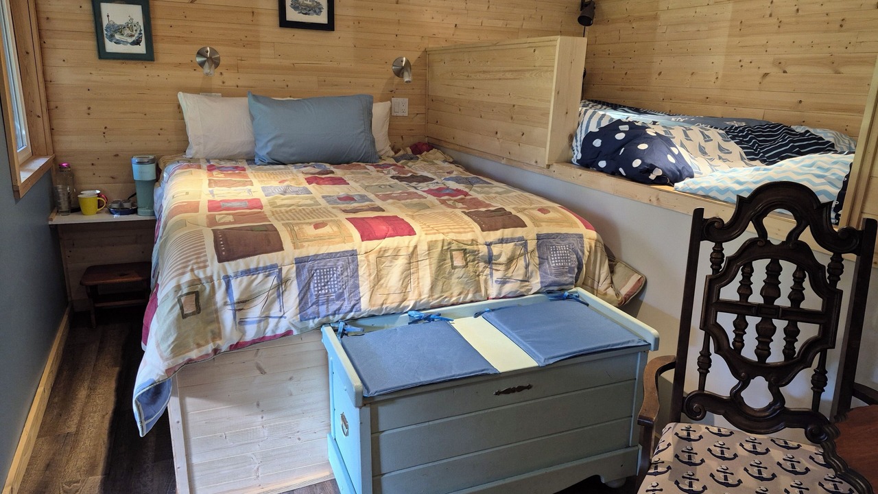 Photo of Bedroom in Madeira Park