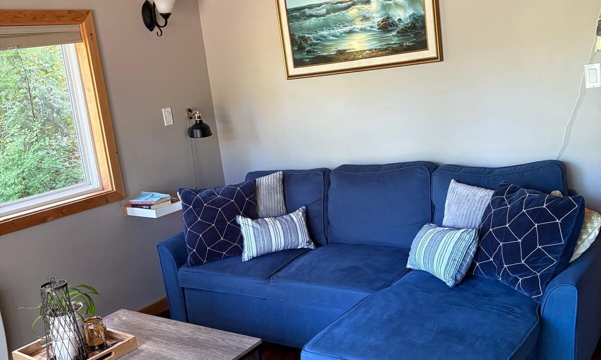 Photo of Livingroom in Madeira Park