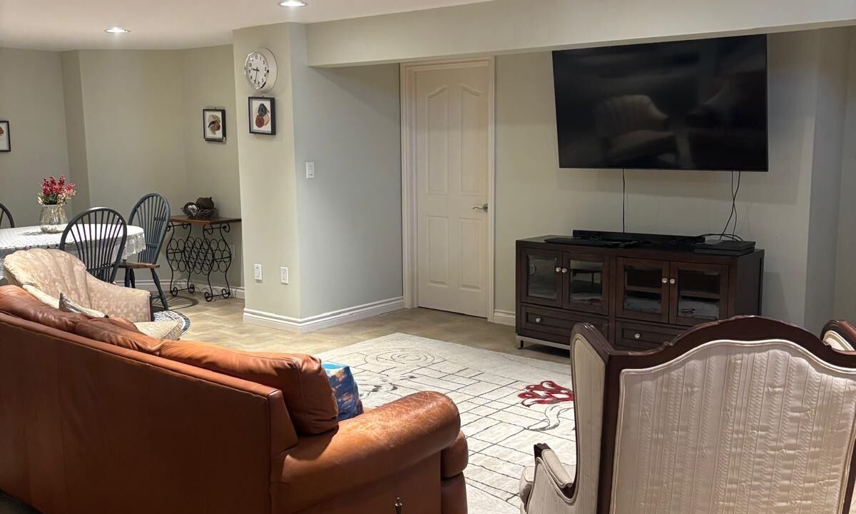 Photo of Livingroom in Town of Essex