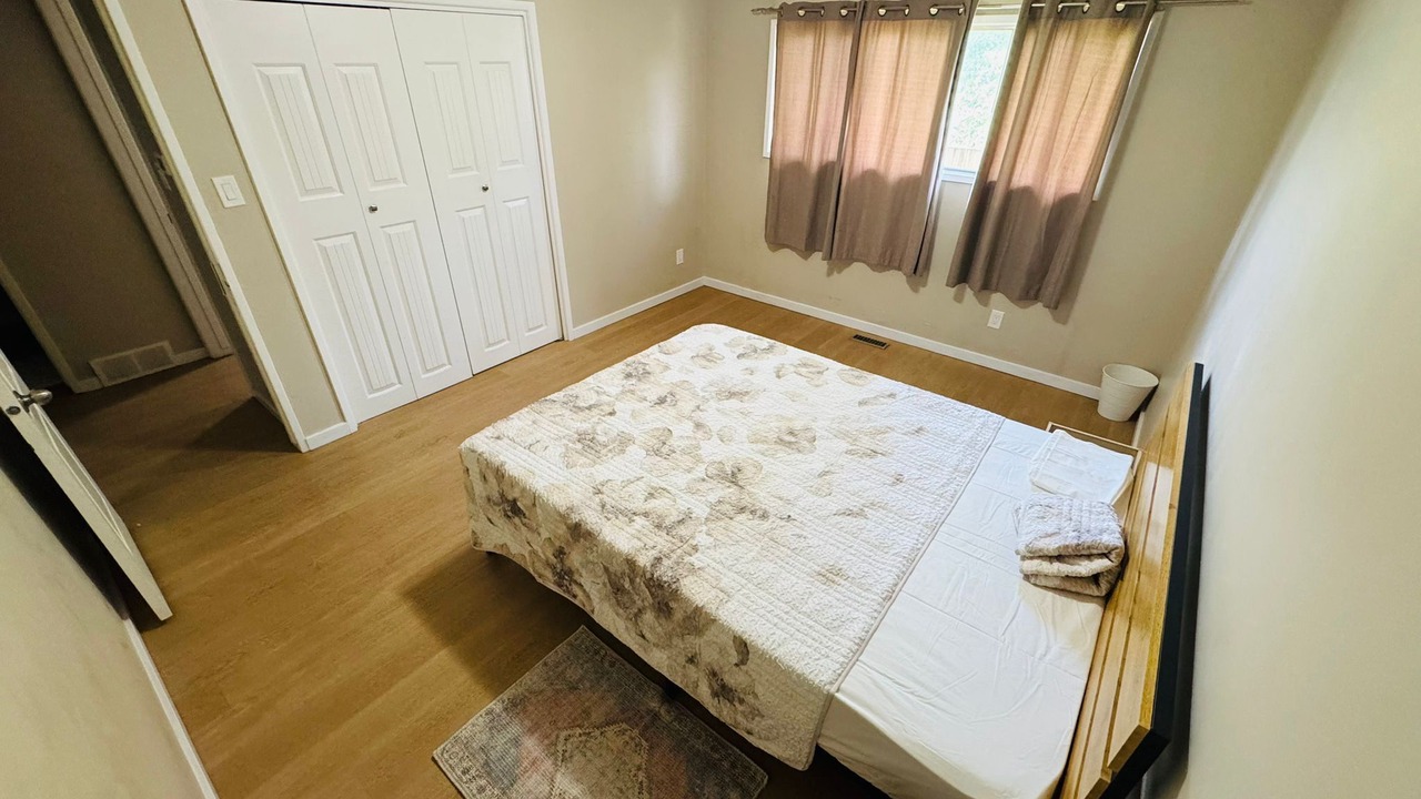 Photo of Bedroom in Forest Lawn