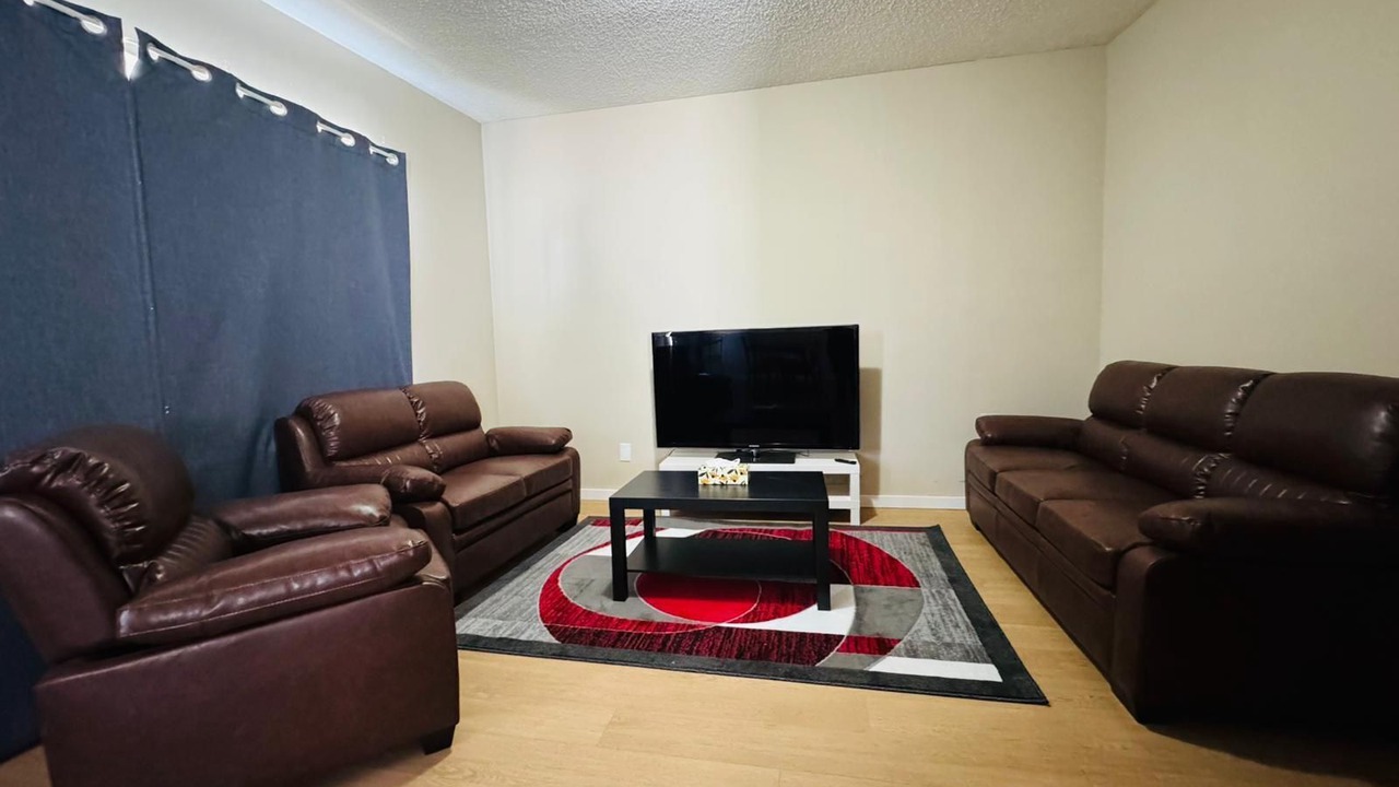 Photo of Livingroom in Forest Lawn