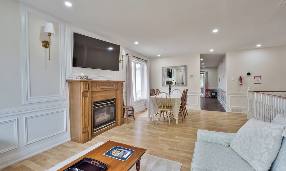 Photo of Livingroom in Lindsay