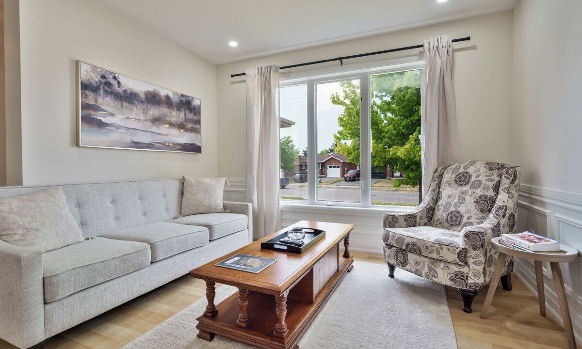 Photo of Livingroom in Lindsay