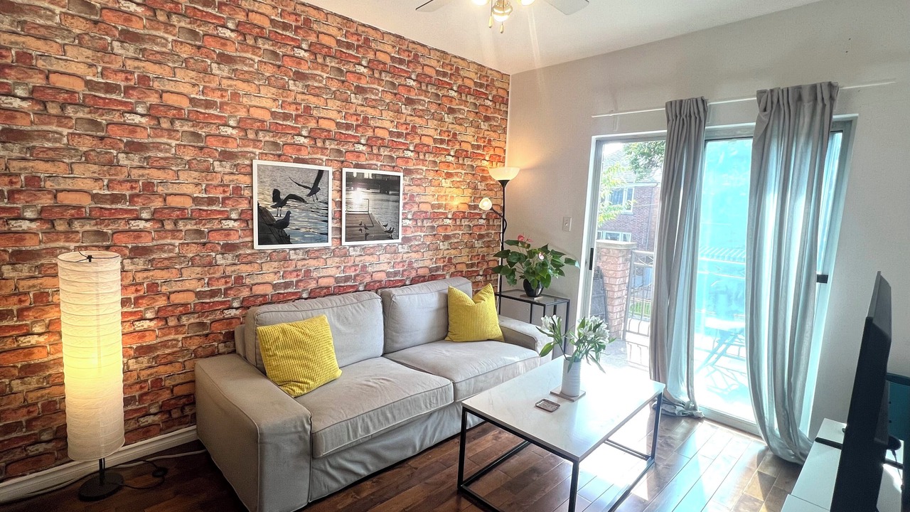 Photo of Livingroom in Trinity - Bellwoods