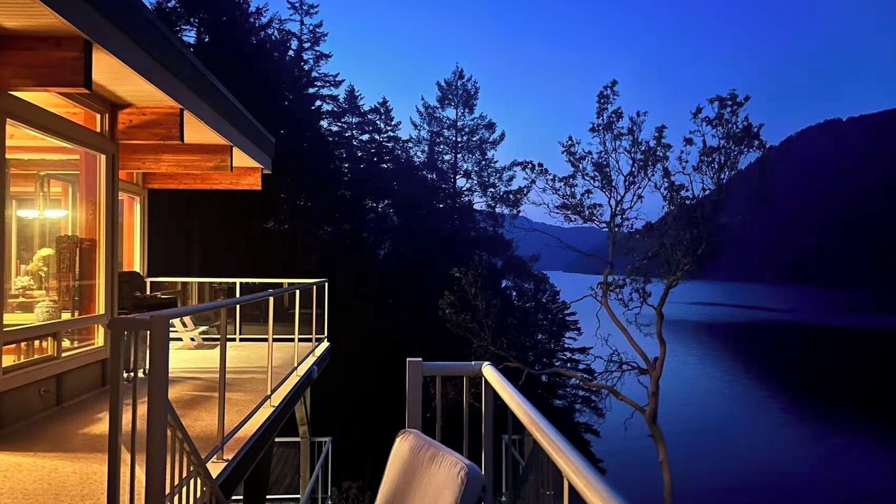 Photo of Patio Balcony in Juan de Fuca Electoral Area