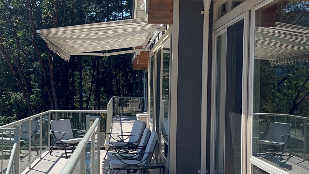 Photo of Patio Balcony in Juan de Fuca Electoral Area