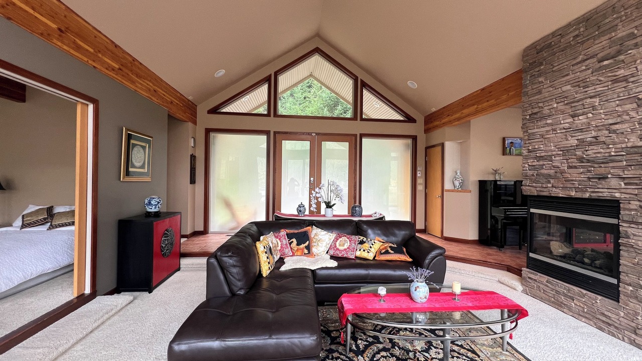 Photo of Livingroom in Juan de Fuca Electoral Area