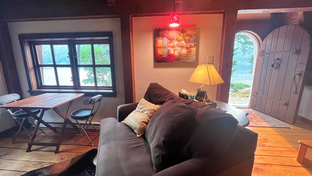 Photo of Livingroom in Juan de Fuca Electoral Area