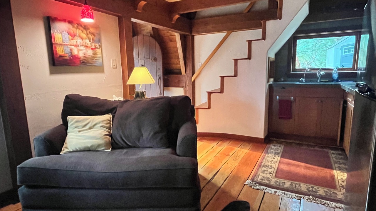 Photo of Livingroom in Juan de Fuca Electoral Area