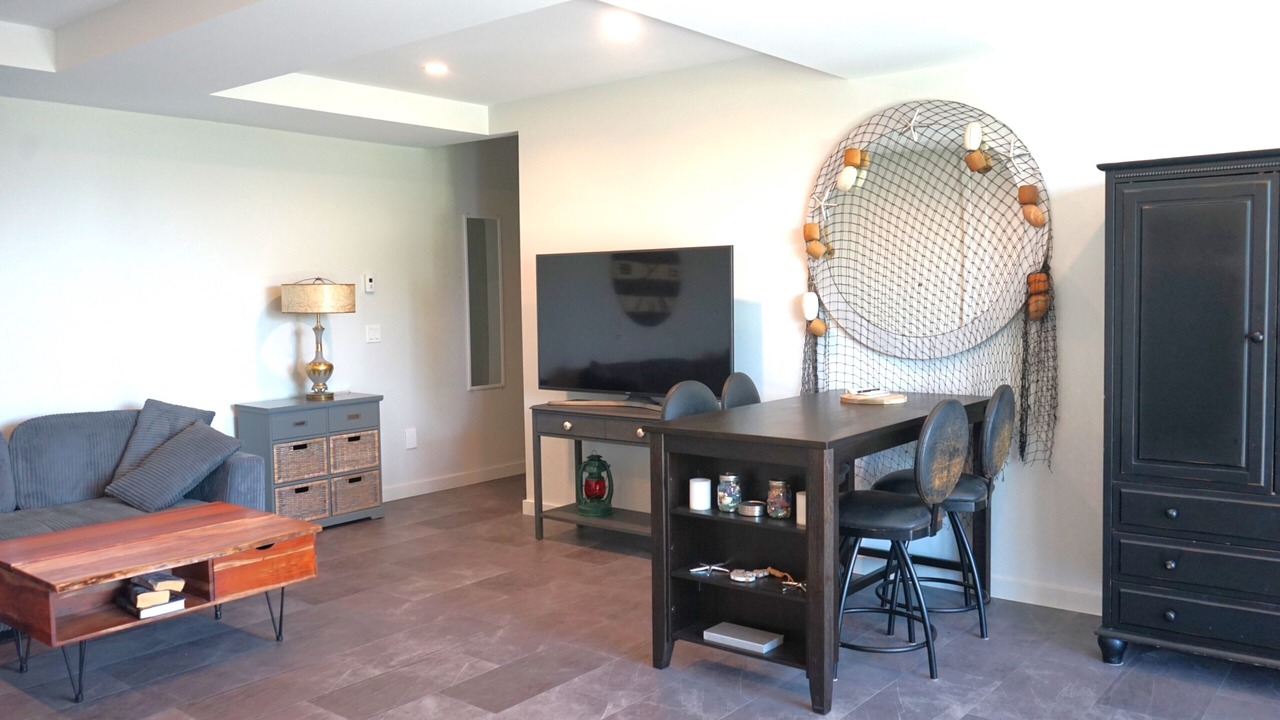 Photo of Livingroom in Davis Bay