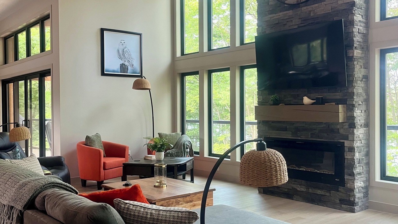 Photo of Livingroom in MacTier