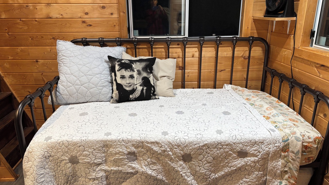 Photo of Bedroom in Youbou